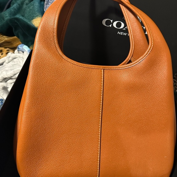 Coach Lana - Picture 4 of 6